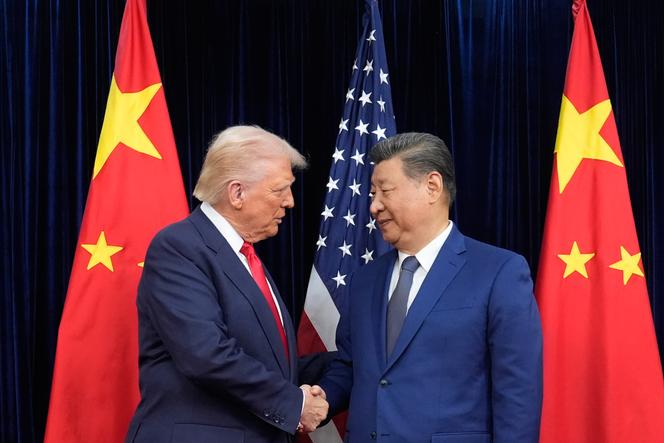 Donald Trump et Xi Jinping à l’aéroport international Gimhae, à Busan, en Corée du Sud, le 30 octobre 2025.