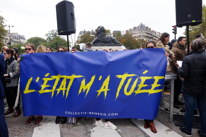 Lors d’un rassemblement organisé par le collectif Némésis, en hommage à Philippine, étudiante parisienne retrouvée morte et enterrée dans un parc de l’ouest de Paris, le 29 septembre 2024. 