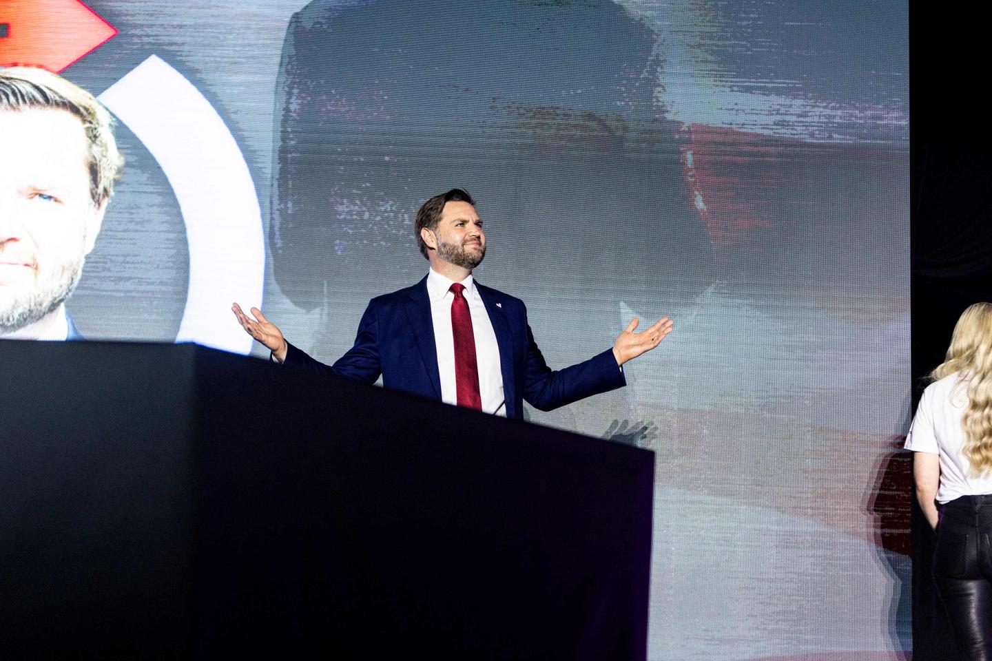 J. D. Vance se pose en héritier et en idéologue du mouvement MAGA