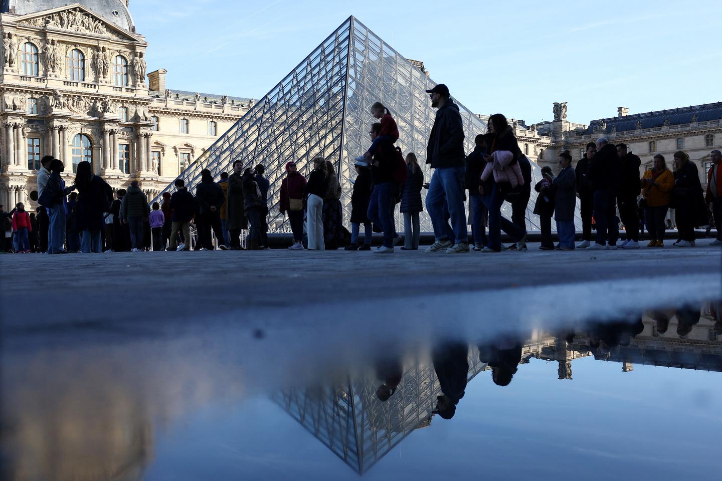 Cinq lieux culturels, dont le Louvre et Versailles, sautent le pas des tarifs différenciés à partir de janvier 2026