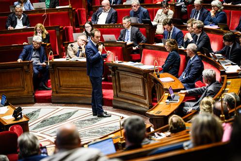 Премьер-министр Себастьен Лекорню выступает во время дальнейшего рассмотрения проекта закона о финансах на 2026 год в Национальном собрании в Париже 31 октября 2025 года.