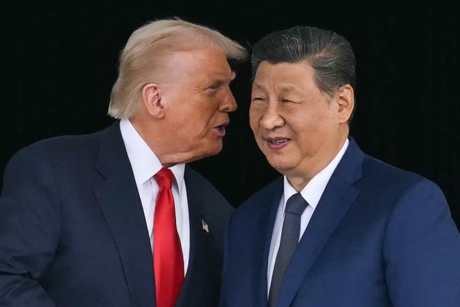 Le président américain, Donald Trump, et le président chinois, Xi Jinping,  sur la base aérienne de Gimhae (Corée du Sud), le 30 octobre 2025.