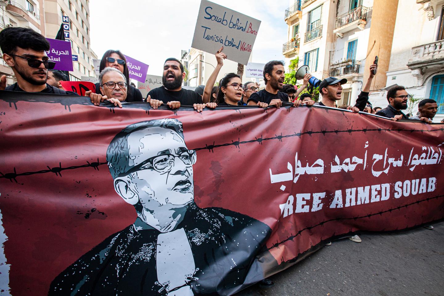 En Tunisie, l’avocat Ahmed Souab condamné à cinq ans de prison ferme
