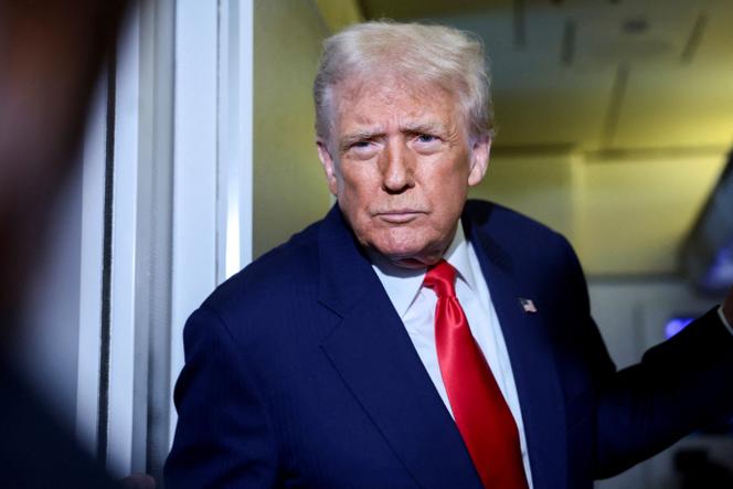 Le président américain, Donald Trump, à bord d’Air Force One, le 30 octobre 2025.