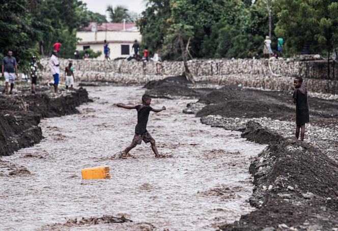 Une rue inondée après le passage de l’ouragan Melissa, à Petit-Goave, en Haïti, le 31 octobre 2025. 