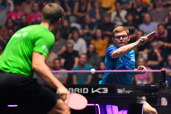 Alexis Lebrun face à Darko Jorgic lors du quart de finale du WTT Champions de tennis de table de Montpellier, le 1er novembre 2025. 