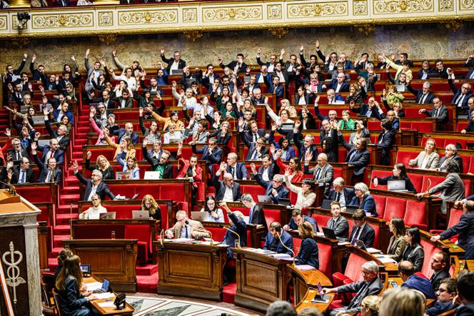 Les députés de gauche lors de la suite de l’examen du projet de loi finances, à l’Assemblée nationale, à Paris, le 31 octobre 2025.