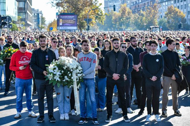 Lors de la manifestation en mémoire des victimes de l’effondrement de la verrière de la gare de Novi Sad en novembre 2024, à Novi Sad, en Serbie, le 1ᵉʳ novembre 2025.