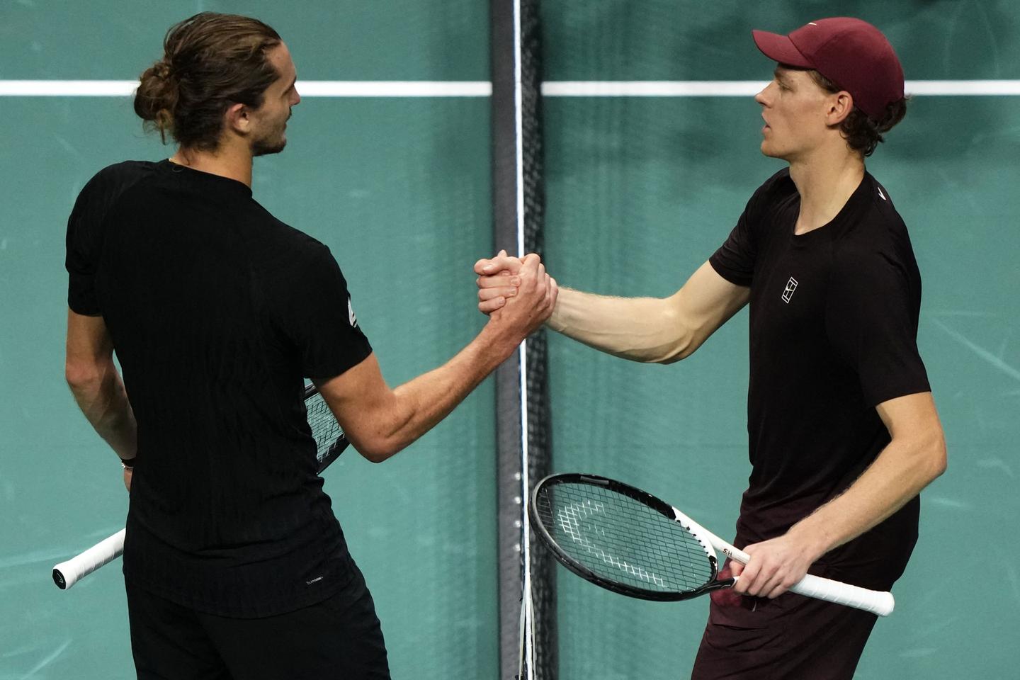 Alexander Zverev renvoyÃ© Ã  ses doutes par Jannik Sinner, en demi-finales du MastersÂ 1000...