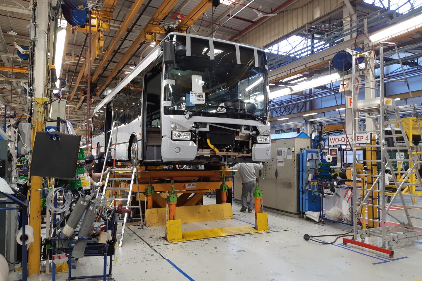 En ArdÃ¨che, lâ€™usine de bus Iveco en surchauffe