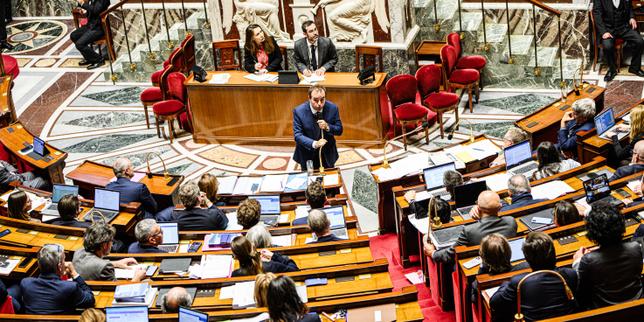 La Crisi di Credibilità del Parlamento Francese: Creatività Fiscale e Mancanza di Trasparenza