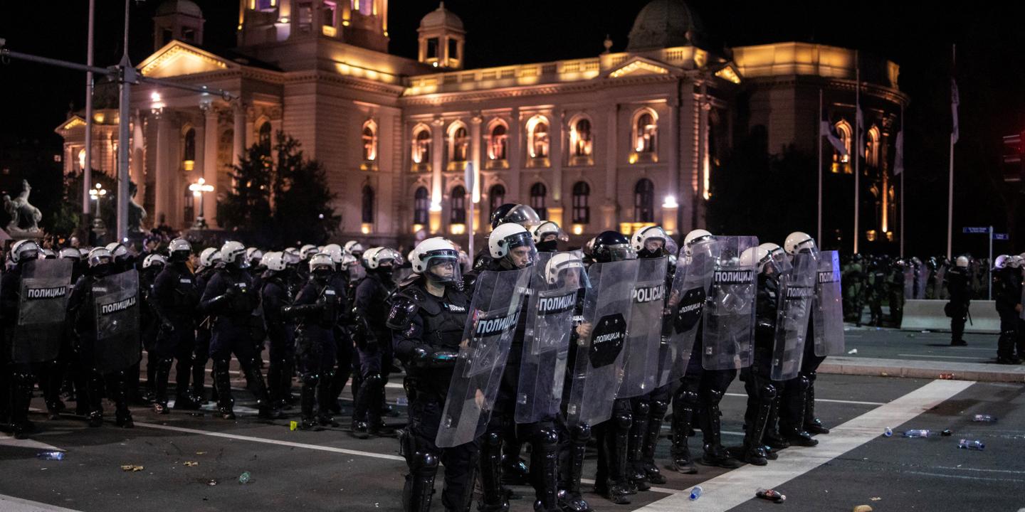 https://img.lemde.fr/2025/11/02/500/0/6000/3000/1440/720/60/0/d800119_ftp-import-images-1-vp7qo6fry0ll-2025-11-02t211928z-979869197-rc2hohayr5fh-rtrmadp-3-serbia-protests.JPG