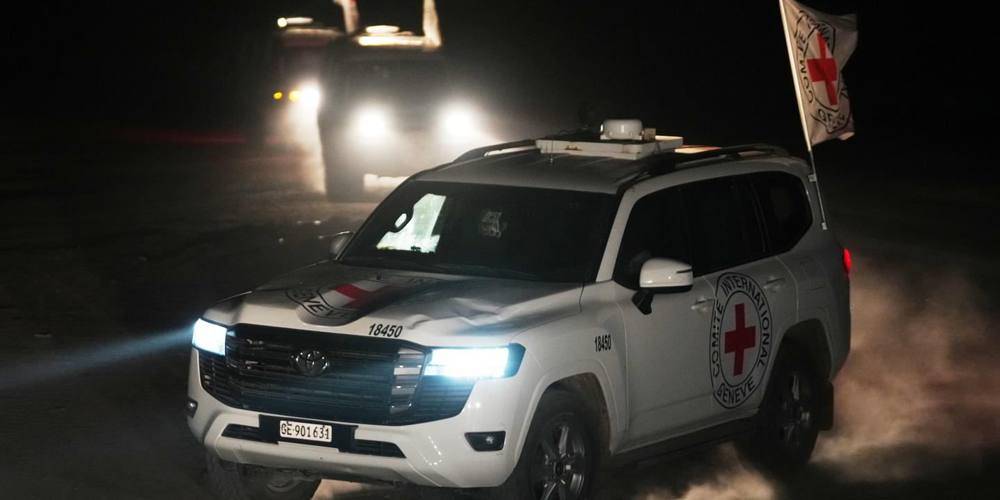 EN DIRECT, Gaza : les corps de trois otages remis par