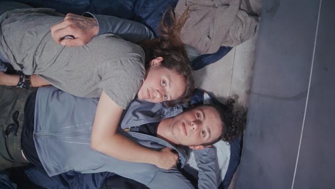 Ludivine et Benjamin dans le documentaire « A la rue, SDF à 20 ans », de David Simantov-Lévi.