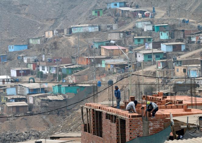 Le quartier à flanc de colline de Carabayllo, district pauvre en périphérie de Lima, le 8 décembre 2022.