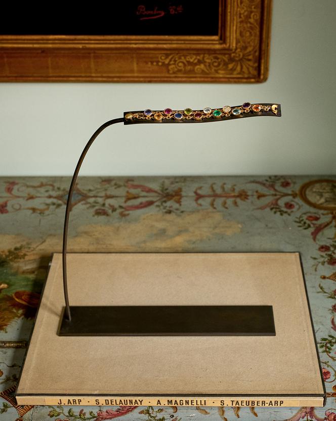 Le bracelet All Year Round, en or et pierres précieuses, une de leurs créations.