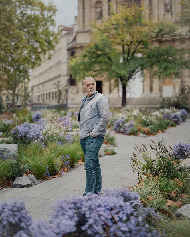 Thierry Reboul, à Paris, en octobre, dans le jardin mémoriel des attentats du 13 novembre 2015.
