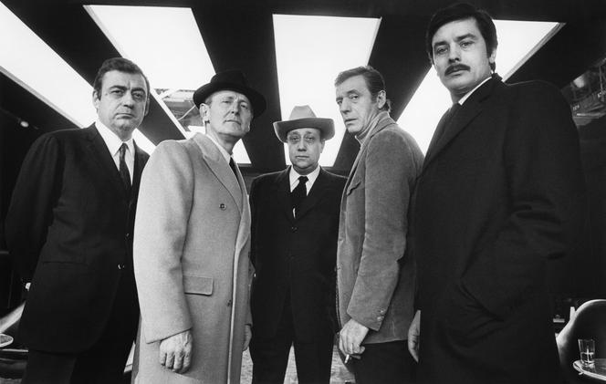 Sur le tournage du « Cercle rouge ». De gauche à droite : François Périer, Bourvil, Jean-Pierre Melville, Yves Montand et Alain Delon. 