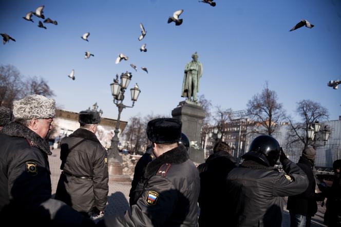 Place Pouchkine, à Moscou, en 2012. La police en empêche l’accès aux opposants à Vladimir Poutine.
