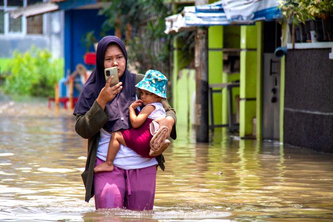 Après les fortes pluies et le débordement de la rivière Citarum à Bojongsoang, en Indonésie, le 1ᵉʳ novembre 2025.