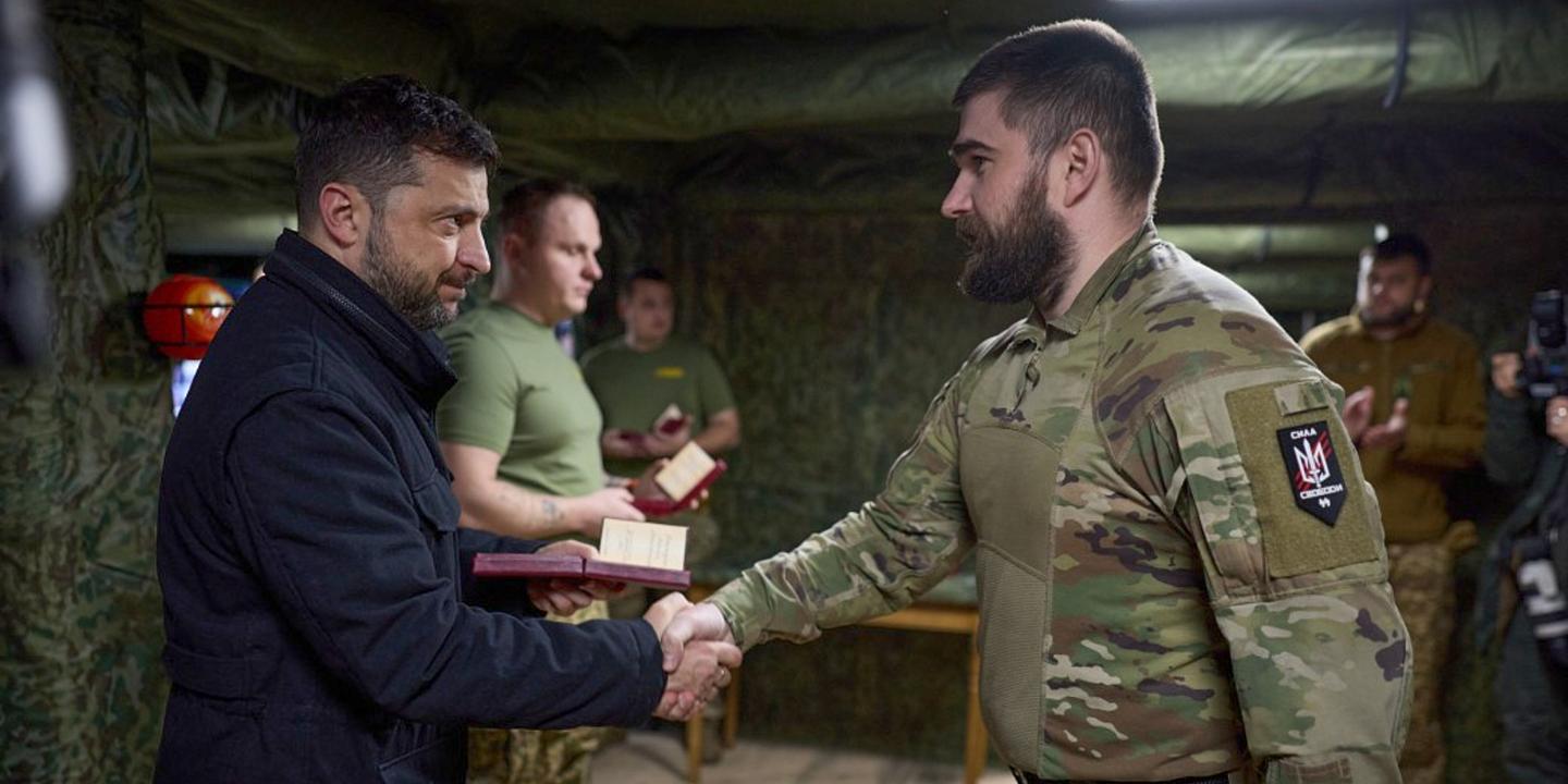 Volodymyr Zelensky a annoncé des financements pour les brigades engagées « dans les combats les plus acharnés »