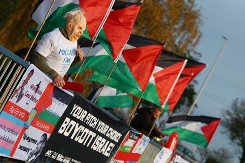 Manifestation en soutien à Gaza, avant le match de Ligue Europa opposant Aston Villa au Maccabi Tel-Aviv, à Birmingham, en Angleterre, le 5 novembre 2025.