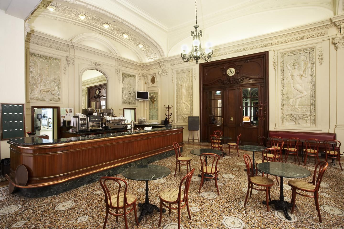 Un rapport préconise l’arrêt de la vente d’alcool à la buvette de l’Assemblée nationale