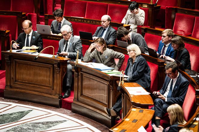 Le rapporteur général, Thibault Bazin ; le président de la commission des affaires sociales, Frédéric Valletoux ; la ministre de l’action et des comptes publics, Amélie de Montchalin ; la ministre de la santé, des familles, de l’autonomie et des personnes handicapées, Stéphanie Rist, et le ministre du travail et des solidarités, Jean-Pierre Farandou, lors de la discussion du projet de loi de financement de la sécurité sociale pour 2026, à l’Assemblée nationale, à Paris, le 4 novembre 2025.