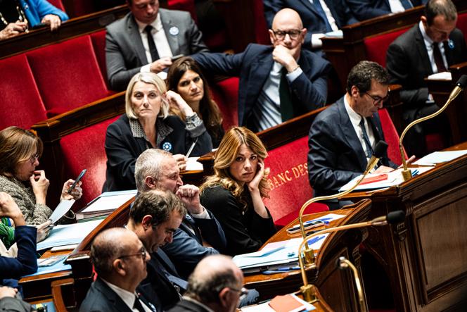 Au centre, la porte-parole du gouvernement, Maud Bregeon, à l’Assemblée nationale, le 4 novembre 2025.