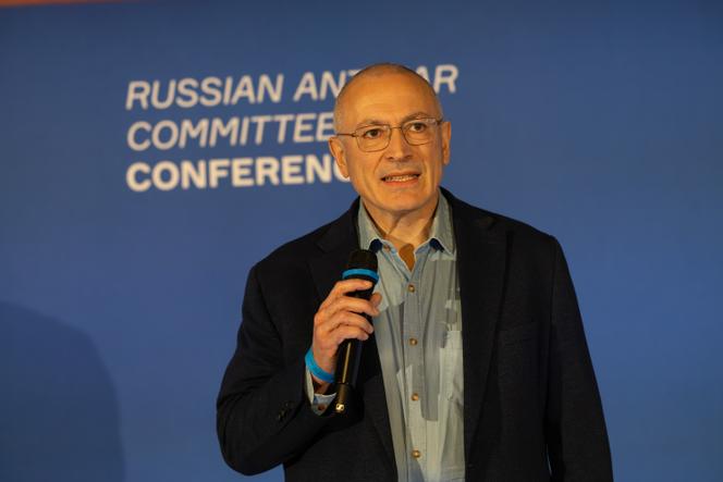 Mikhail Khodorkovski, à Bruxelles, lors de la conférence  organisée avec son Comité russe antiguerre, créé le 27 février 2022, trois jours après l’invasion à grande échelle de l’Ukraine. Le 3 novembre 2025 