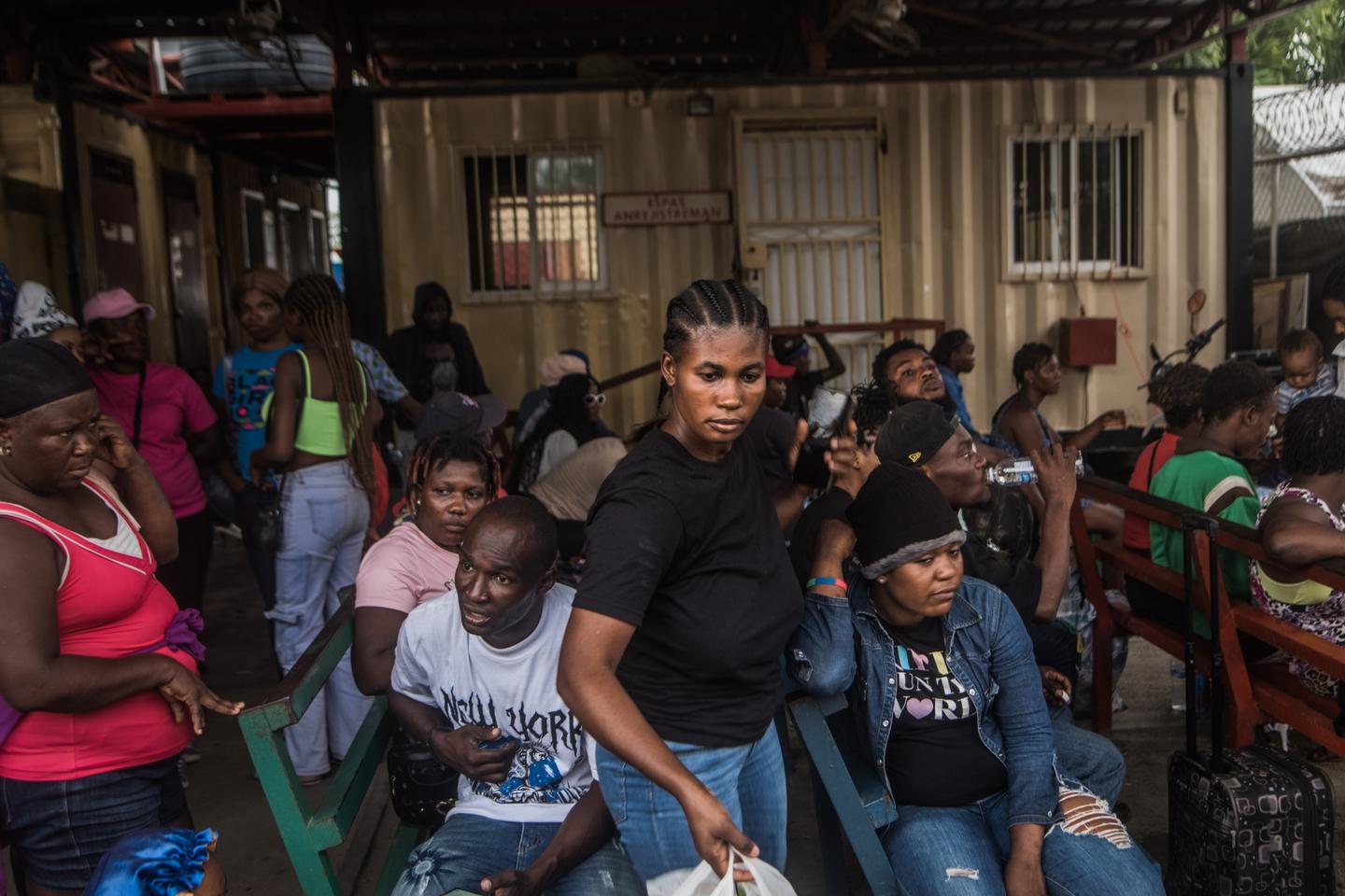 à la frontière entre Haïti et la République dominicaine, les migrants haïtiens expulsés en masse à la frontière entre Haïti et la République dominicaine, les migrants haïtiens expulsés en masse