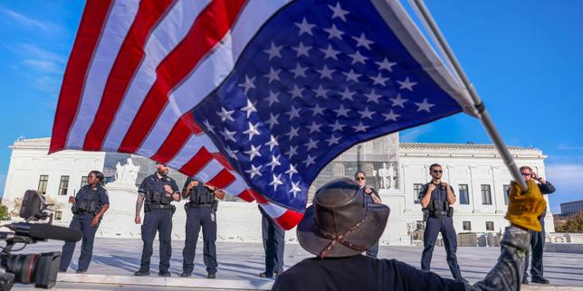 Tariffs: Before Supreme Court, the Trump administration's contradictions are exposed