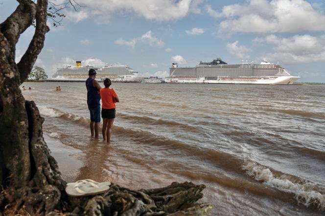 Des navires de croisière amarrés au port d’Outeiro accueilleront les délégations participant à la COP30, la conférence des Nations unies sur les changements climatiques, à Belem, au Brésil, le 6 novembre 2025.