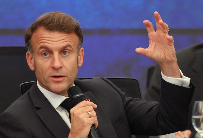 Le président français, Emmanuel Macron, s’exprime lors de la table ronde des dirigeants pour lancer le Fonds pour les forêts tropicales (FFT) dans le cadre de la COP30 à Belem, dans l’Etat de Para, au Brésil, le 6 novembre 2025. 