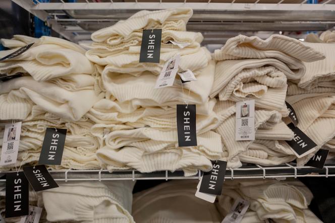 Des vêtements de la marque Shein, dans la réserve du BHV, à Paris, le 5 novembre 2025.