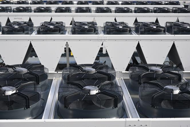 Des ventilateurs du système de refroidissement d’un centre de données, à Rennes, le 31 octobre 2025.