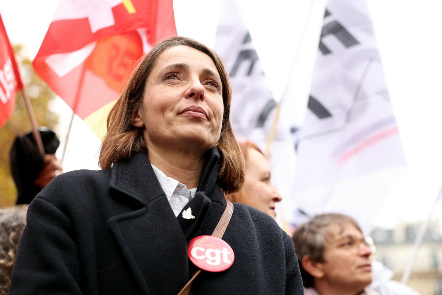 Travail le 1ᵉʳ-Mai : les syndicats rencontrent le ministre du travail lundi soir ; Sébastien Lecornu n’a pas « l’intention de convoquer la CMP à ce stade »