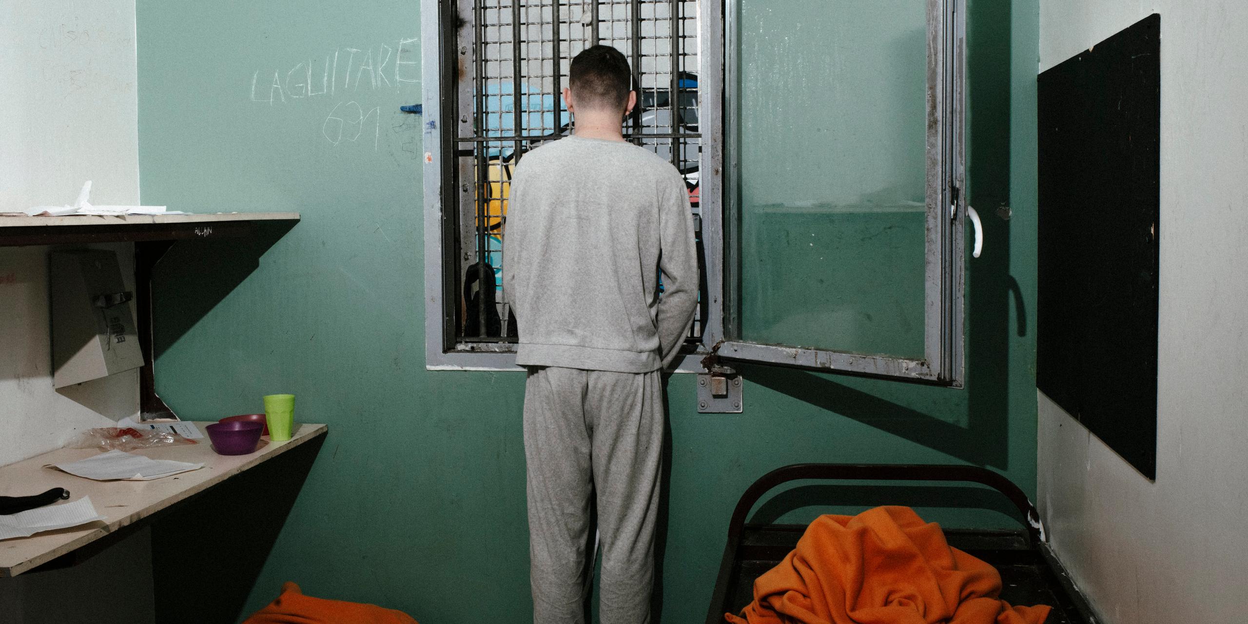 Un an dans un établissement pénitentiaire pour mineurs raconté en images : « Au mitard, tu es là, tu restes là. Faut juste parler au mur, il n’y a que ça à faire »