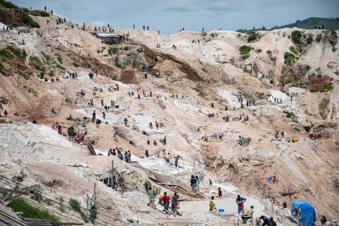 La excavation  de coltan de Rubaya, en République démocratique du Congo, le 9 mai 2025. On retrouve 
ce minerai dans les ordinateurs et les téléphones portables.