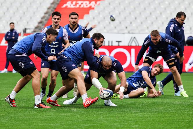 L’équipe de France à l’entraînement sur la pelouse du Stade de France, à la veille du match face à l’Afrique du Sud, le 7 novembre 2025, à Saint-Denis (Seine-Saint-Denis).