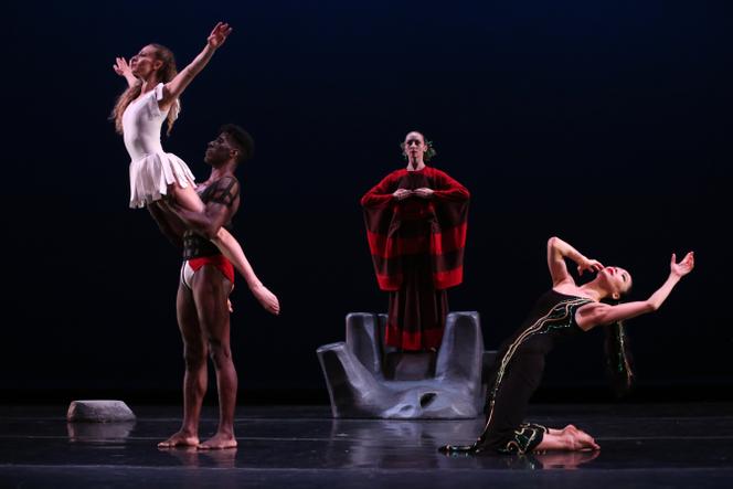 Marzia Memoli, Lloyd Knight, Anne Souder et Xin Ying dans « Cave of the Heart », de Martha Graham.