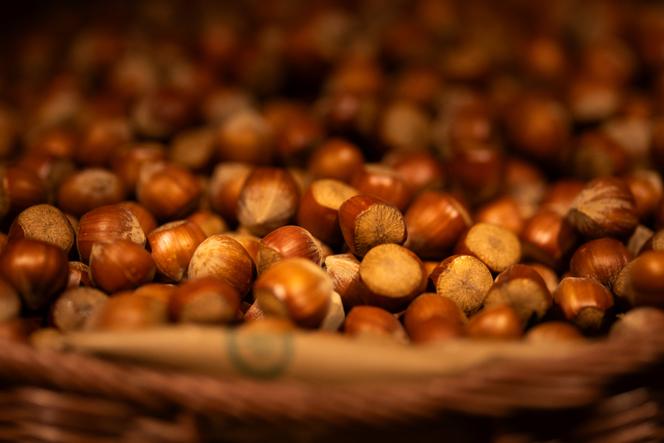 Des noisettes, au rayon fruits et légumes d’un supermarché d’Issy-les-Moulineaux (Hauts-de-Seine), le 16 mai 2024.