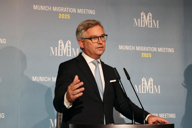 Le commissaire européen chargé des affaires intérieures et de la migration, Magnus Brunner, lors d’une réunion ministérielle européenne sur la migration à Munich, le 4 octobre 2025. 