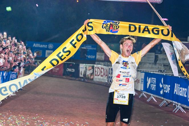 L’ultra-traileur français&nbsp;Baptiste Chassagne, lors de sa victoire sur l’édition 2025&nbsp;de la Diagonale des fous, à Saint-Denis de La Réunion, le 17&nbsp;octobre 2025.