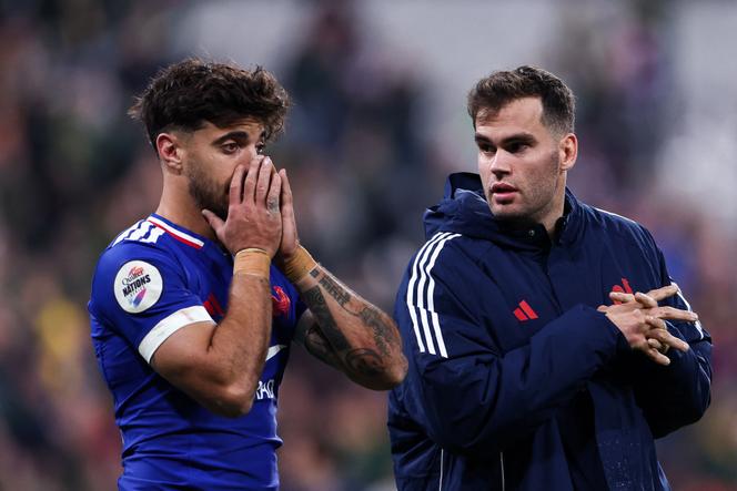 Romain Ntamack and Damian Penaud, at the end of the losing test match against South Africa, at the Stade de France, in Seine-Saint-Denis, 8 November 2025.