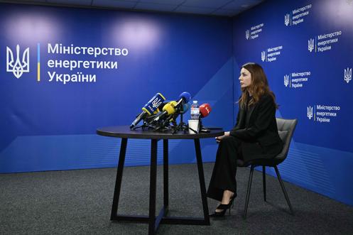 A ministra da Energia da Ucrânia, Svitlana Grynchuk, anunciou que a agência anticorrupção ucraniana está realizando operações de grande escala visando o setor energético do país, durante uma coletiva de imprensa em Kiev, em 10 de novembro de 2025.