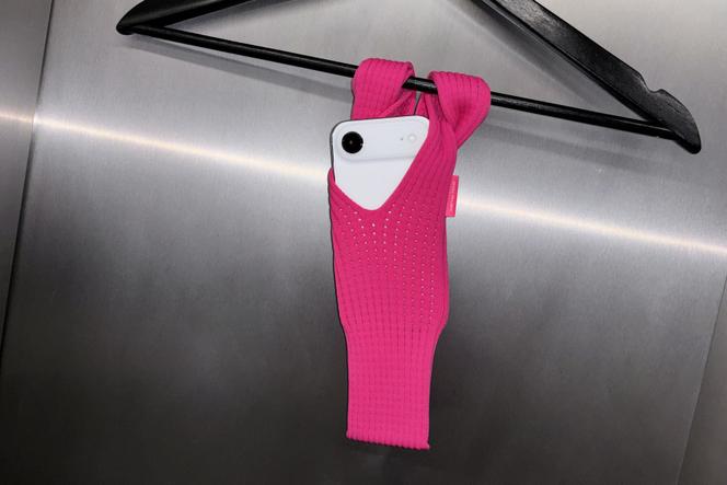 L'iPhone Pocket d'Apple et Miyake.