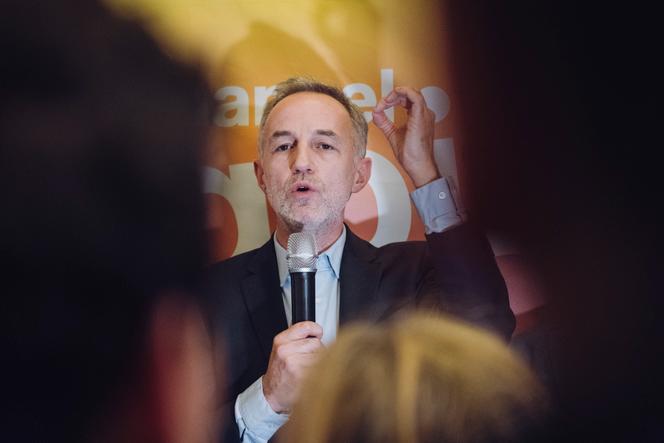 Emmanuel Grégoire, candidat socialiste à la Mairie de Paris, lors de l'inauguration de son local de campagne, à Paris, le 6 novembre 2025.