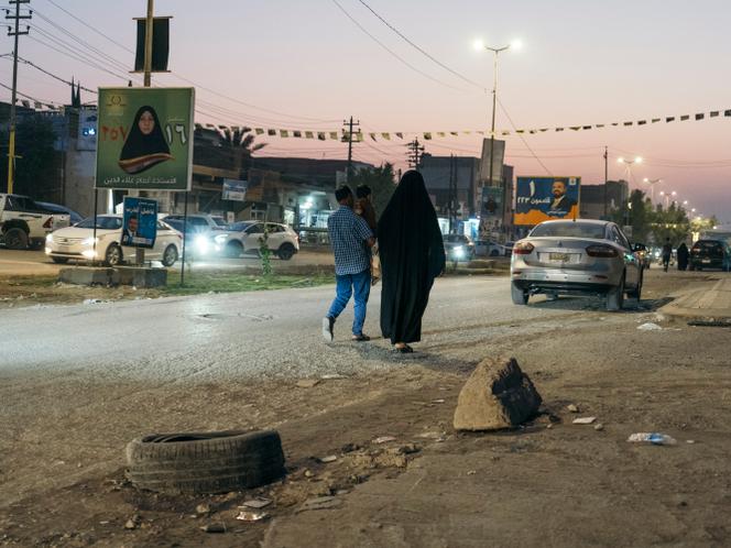 Affiches de campagne pour les élections législatives irakiennes, à Hilla, à 100 km au sud de Bagdad, le 22 octobre 2025.