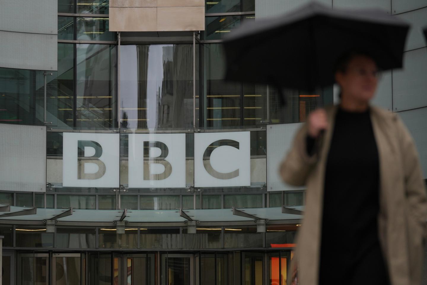 La BBC sâ€™excuse pour une Â«Â erreur de jugementÂ Â» aprÃ¨s un montage trompeur...